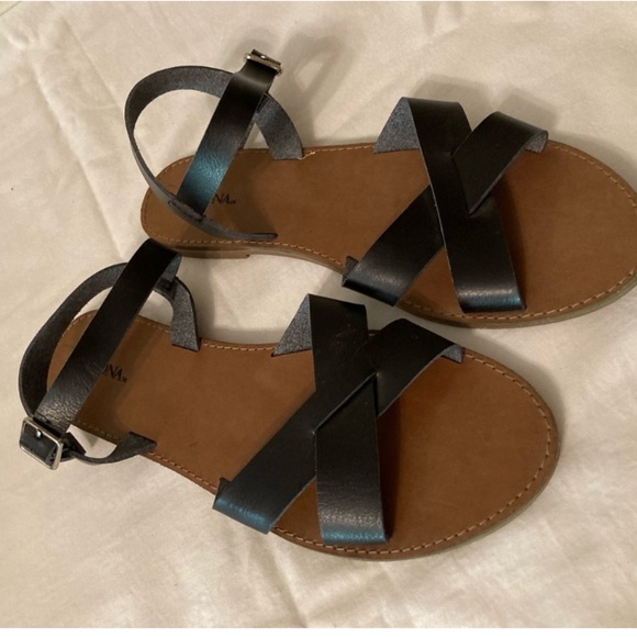 Merona Black crisscross Sandals - Picture 1 of 4